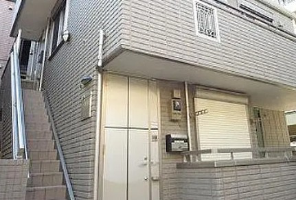 渋谷区本町２丁目のアパートのエントランス