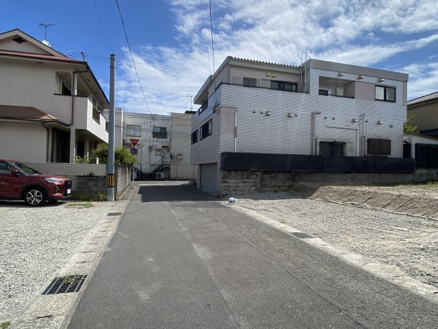玉里団地1丁目　新築戸建ての前面道路含む現地写真|幅員4.9ｍです。