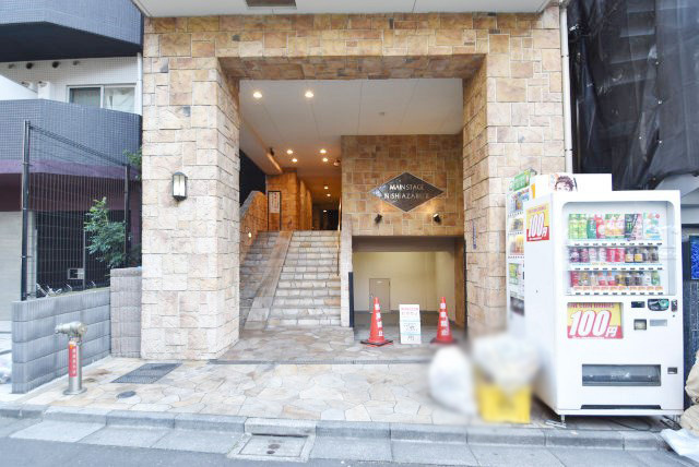 【エントランス】 | メインステージ南麻布Ⅱ | マンションの正面エントランス。出入りする人間を癒してくれるマンション入り口であり、その建物の「顔」でもあります。～即日のご見学可能～　お問合せはお気軽にどうぞ。
