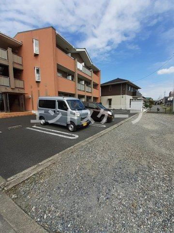 シンフォニアの駐車場|高崎、前橋のお部屋探しはエンドスケープまで！お客様の理想お聞かせ下さい♪