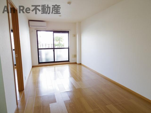 川口市戸塚東３丁目の賃貸マンションの居間・リビング