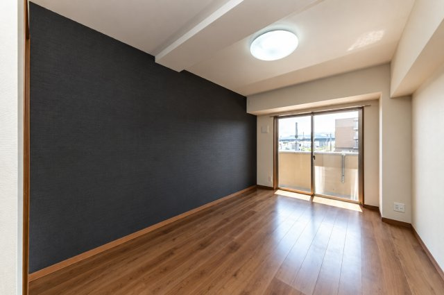 三郷市中央１丁目の賃貸マンションの居間・リビング