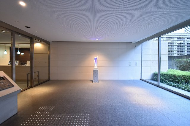 落ち着いた雰囲気のエントランス