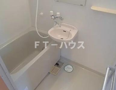 エスカーラ真間の浴室