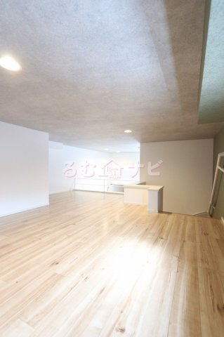 春日市下白水南７丁目のアパートの玄関