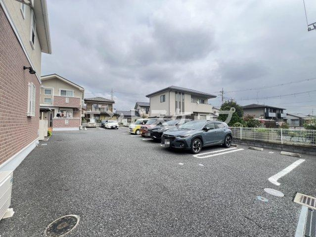 エアリーⅠの駐車場|高崎、前橋のお部屋探しはエンドスケープまで！お客様の理想お聞かせ下さい♪