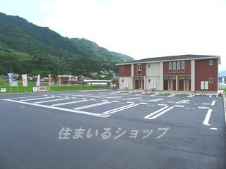 マイネ　ファミーリエ　Ⅰの駐車場