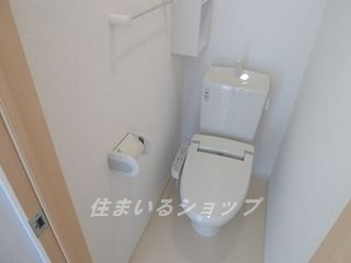 マイネ　ファミーリエ　Ⅰのトイレ|シャワートイレ・収納棚あり