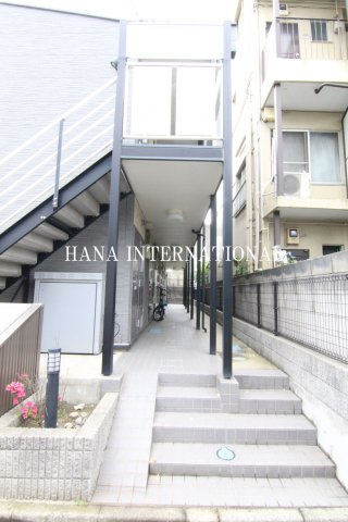 レオパレスフローラ東葛西のエントランス