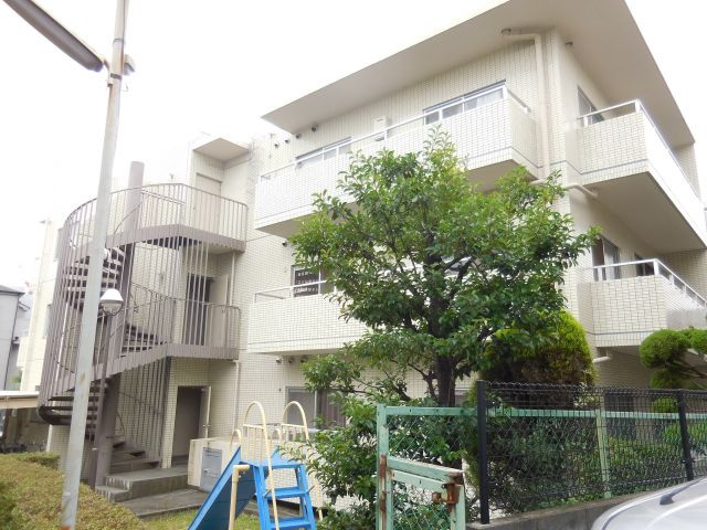 サンワロイヤルマンション2号館の玄関