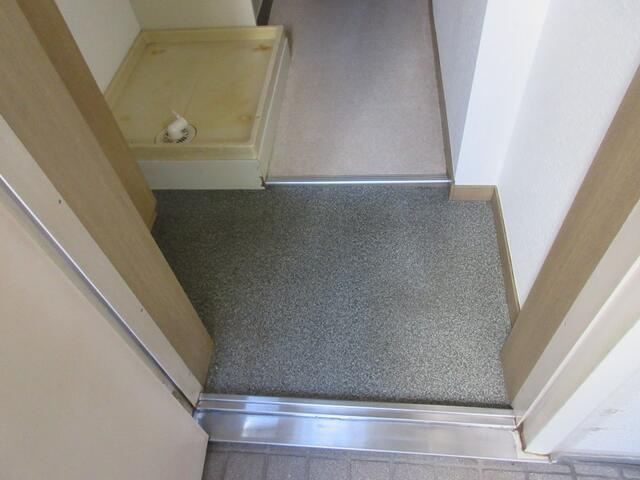 【玄関】 | 他の部屋の写真を使用していま…