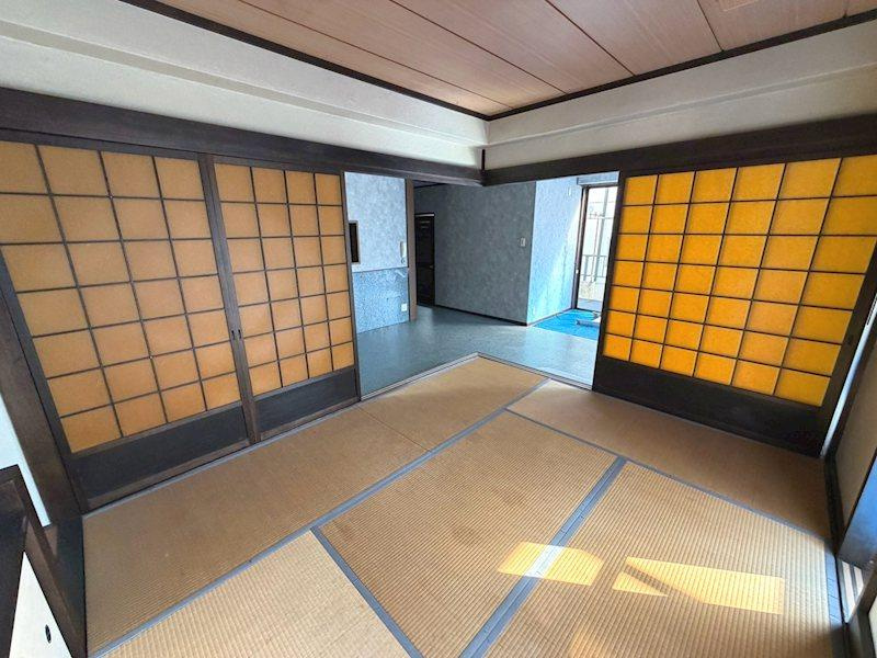 高野道２丁目　中古一戸建ての和室|和室6.0帖
■物件内覧・資金計画相談・住宅ローン相談、リフォーム相談、お問合せ受付中■
※当日・翌日のご内覧、ご相談はお電話でのお問合せがスムーズです！