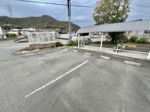 KUMAの駐車場