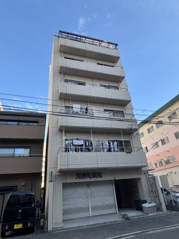 基ビルの外観