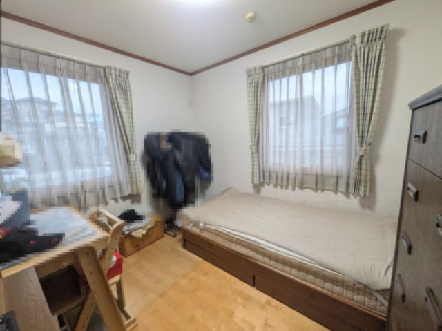 西鞘ヶ谷町14番15号（C-8）の洋室