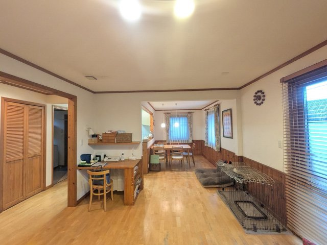 西鞘ヶ谷町14番15号（C-8）の居間・リビング