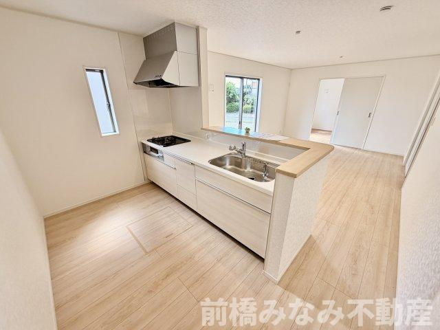 【新築】前橋市粕川町女渕第3　１号棟(全２棟)　クレイドルガーデン　新築建売分譲のキッチン|コンパクトなキッチンで掃除もラクラク