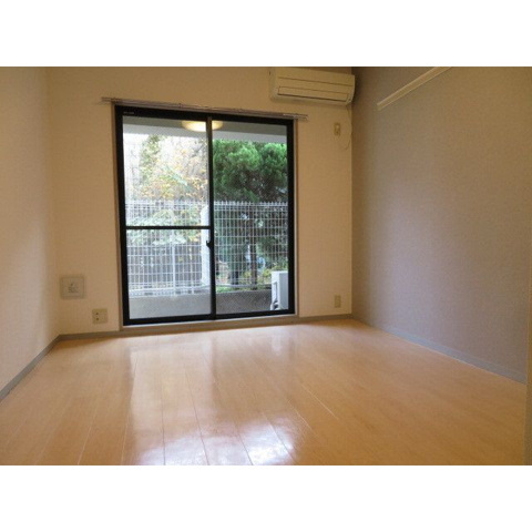 アーバン本町の居間・リビング|LINEでのお問い合わせもお待ちしております♪　※他号室の参考写真です。