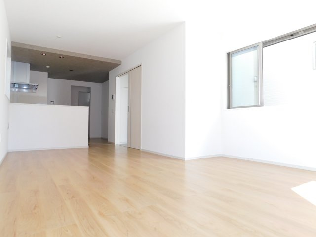名古屋市中村区日ノ宮町４丁目の新築一戸建の居間・リビング|◇リビング◇　　南面で明るいリビング１７．４帖　会話が弾む対面キッチン♪