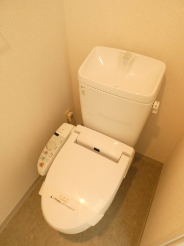 コンパクトで使いやすいトイレです