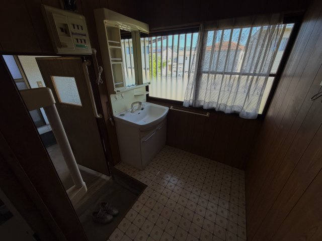 里見平家貸戸建の洗面所