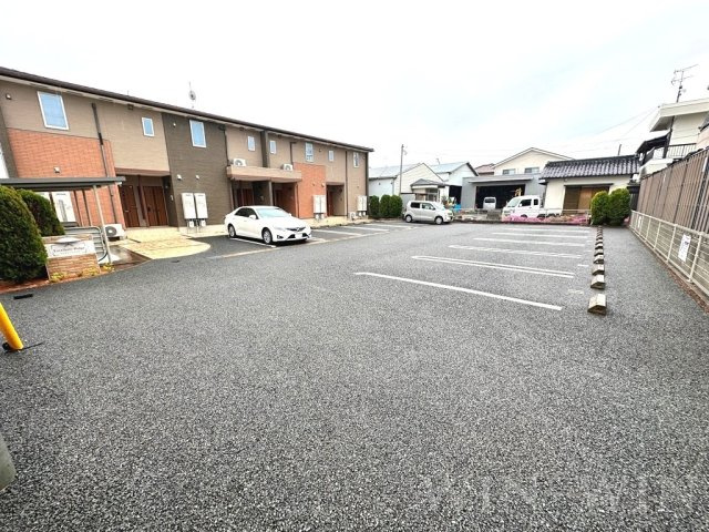 エクセレント・リッヂの駐車場