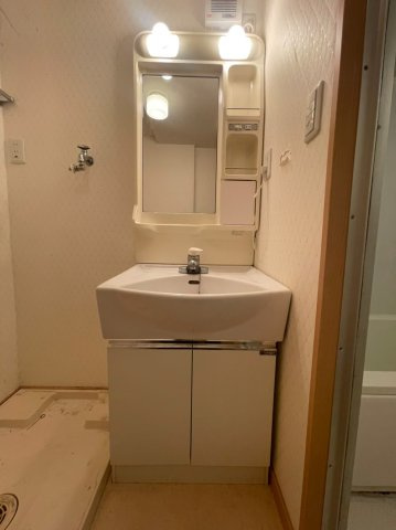 本郷カクⅢビルの洗面所|独立洗面台