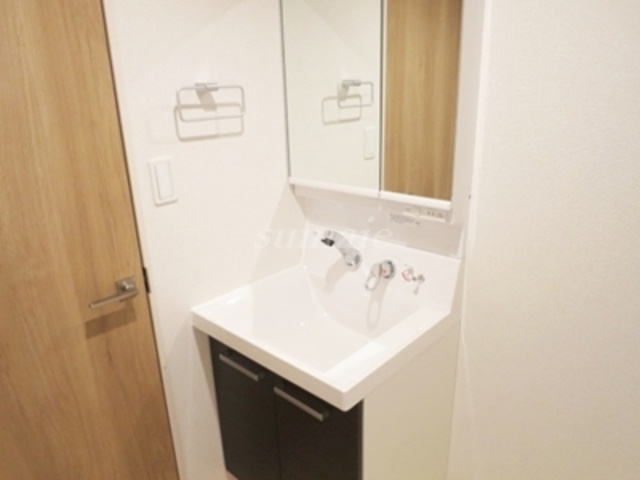 ヴィーヴェレ赤羽RESIDENCEの洗面所|嬉しい独立洗面台です☆