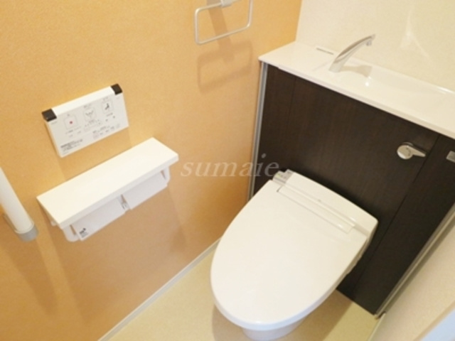 ヴィーヴェレ赤羽RESIDENCEのトイレ|温水洗浄便座機能付です☆