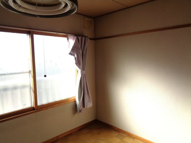 北見市端野町二区２８４番地１５　中古売家の洋室