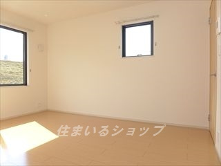 ユニベールＢの寝室|１階の洋室です