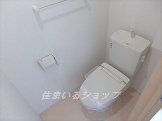 ユニベールＢのトイレ|シャワートイレ・収納あり
