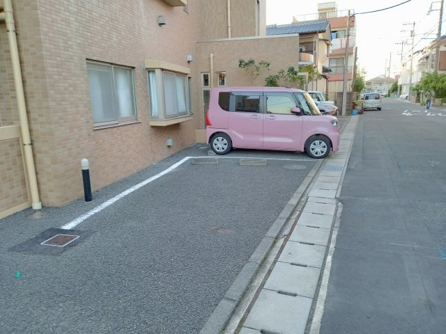 川崎市多摩区菅５丁目の賃貸マンションの駐車場