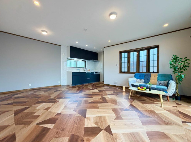 箕面市桜ヶ丘４丁目　中古戸建の居間・リビング