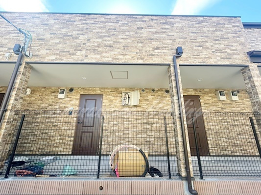 藤沢市鵠沼海岸１丁目のアパートのエントランス