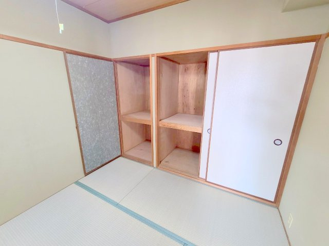 メゾン東生駒（YD3番館）の和室