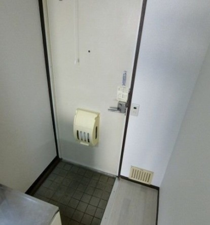 松戸市新松戸４丁目のアパートの玄関