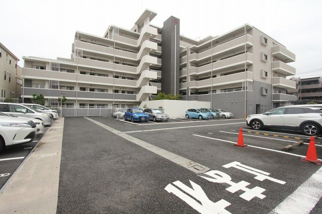 【駐車場】 | フォルスコート保谷　(保谷店) | 小学校まで徒歩7分、中学校まで徒歩12分。登下校も負担が少なくお子様のいるご家庭にもおすすめです。