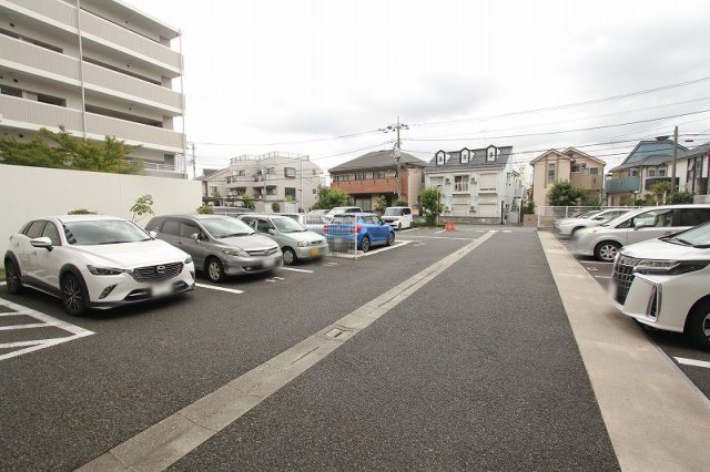 【駐車場】 | フォルスコート保谷　(保谷店) | 最寄りの「保谷」駅前にはスーパー・コンビニ・ドラッグストアがありお仕事帰りのお買い物も便利。