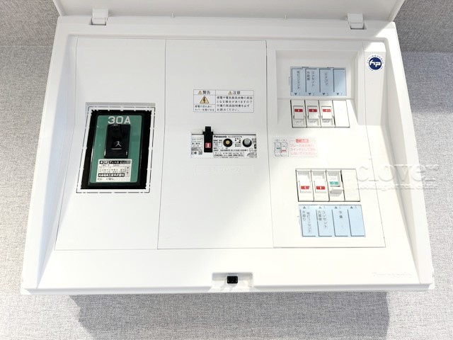 【発電・温水設備】 | 歌舞伎町ダイヤモンドパレス | 室内の電気配線はここから集配されています。いわば家庭内の「司令塔」的な設備。アンペア数のご確認もお忘れなく。～即日のご見学可能～　お問合せはお気軽にどうぞ。