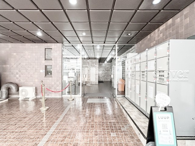 【エントランス】 | 歌舞伎町ダイヤモンドパレス | お客様を、そして住人を出迎えてくれるマンションのエントランス。ゴミが落ちていないことからも、管理状態の良さや住民の節度の高さが見て取れます。～即日のご見学可能～　お問合せはお気軽にどうぞ。