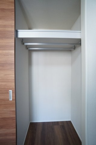 グリーン セントの収納|奥行きのあるクローゼット