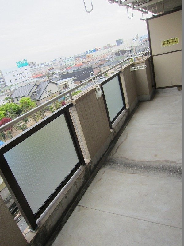 下伊福かわいマンションのバルコニー