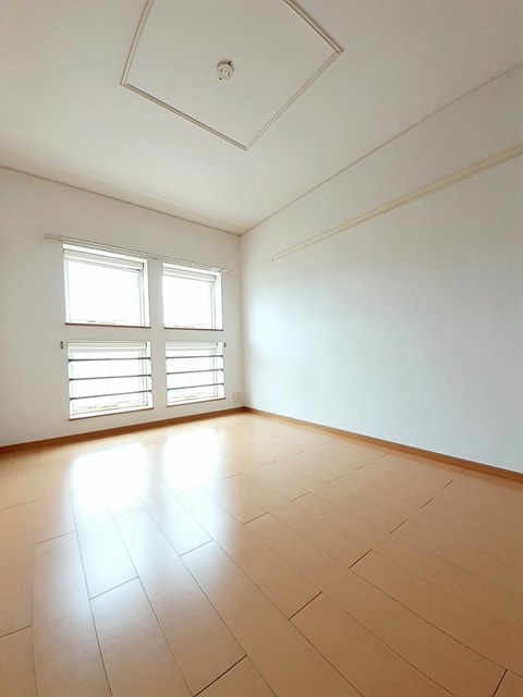 プレパルク南平野Bの洋室|使い勝手のいい洋室です