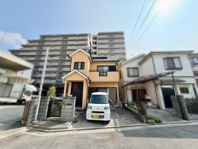 【外観】 | 堀上町　中古一戸建 | 【クローゼットありますよ】お部屋を広く利用するために必須なクローゼットが付いています♪もちろんお荷物を収納されても良しの勝手の良いクローゼットは嬉しいですね♪