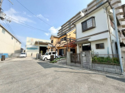 【前面道路含む現地写真】 | 堀上町　中古一戸建 | 玄関にシューズボックスありますよ！玄関周りもスッキリ片付きますね♪