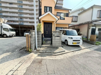 【前面道路含む現地写真】 | 堀上町　中古一戸建 | 一坪以上のゆったりとくつろげる綺麗な浴室ですよ！時間短縮でシャワーだけの方も多いですが、一日の疲れを癒すため湯船に浸かれば心身ともにリラックスできますね♪