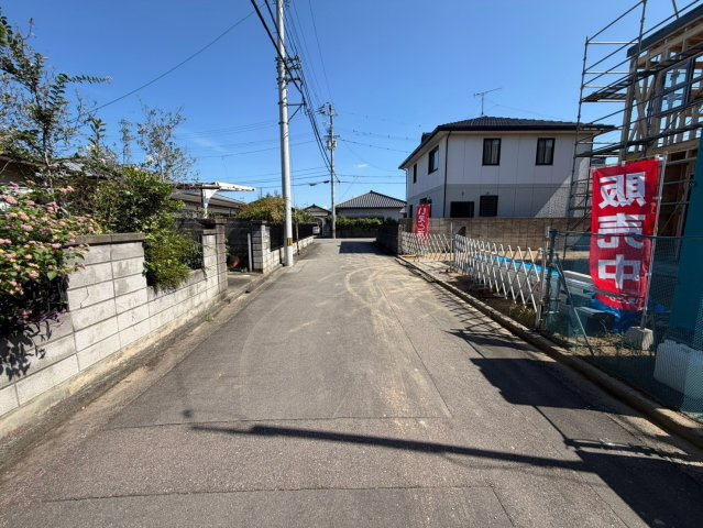丸亀市　土器町西④　太陽光つきオール電化住宅の前面道路含む現地写真