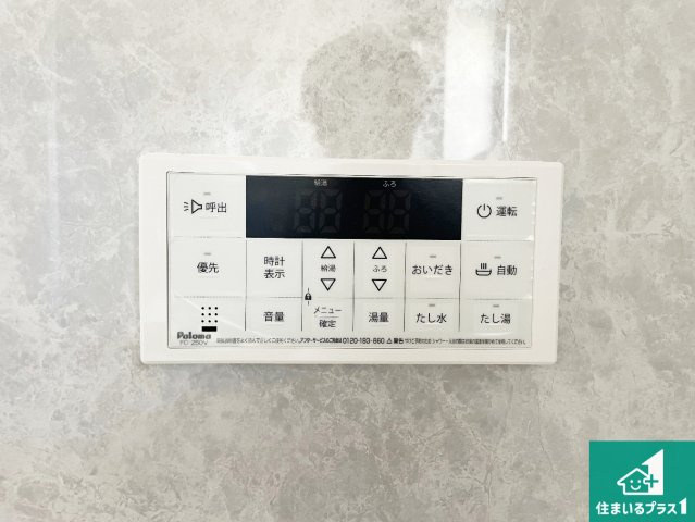 高槻市深沢本町　新築一戸建てのキッチン|リビングと統一感があり、使い勝手のいいキッチン。広々としているので、二人並んで作業が出来ちゃいます。お子様と一緒に色々なお料理に挑戦できるスペースがあります。