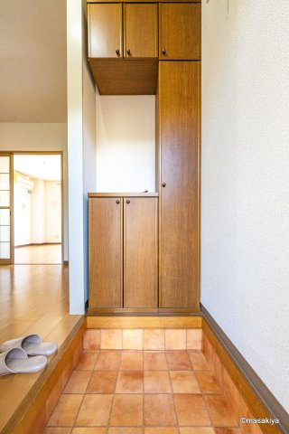 ハイツ東沖Nの玄関
